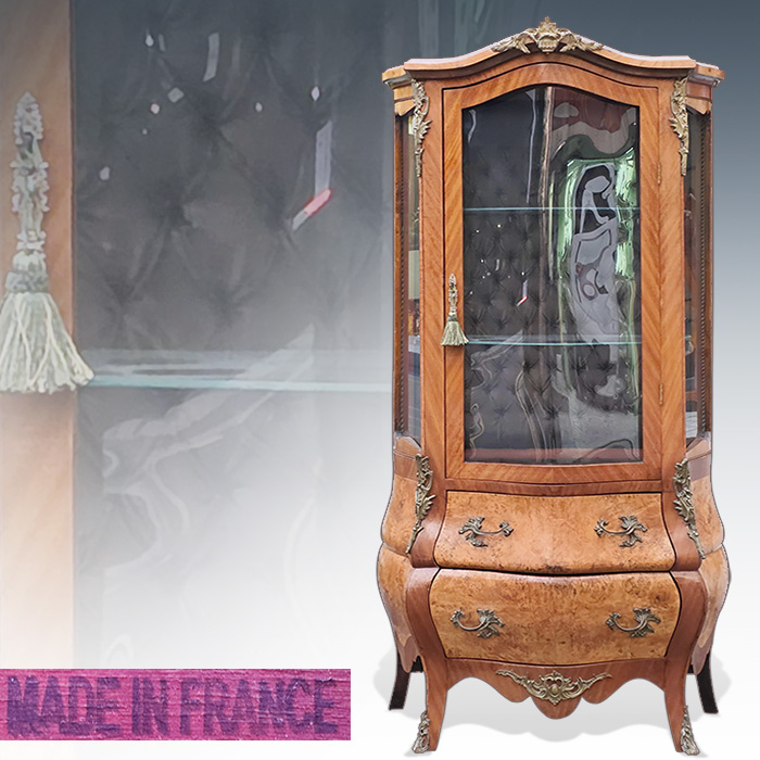 프랑스산 앤틱 월넛 오물루 버튼백 장식장