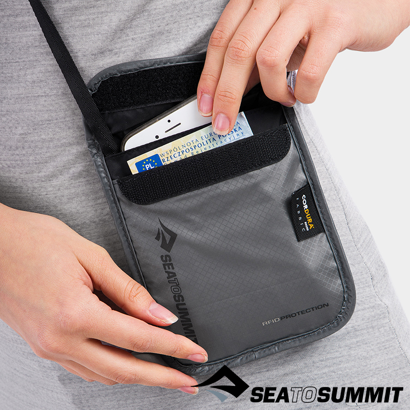 씨투써밋 넥 파우치 RFID SM 하이 라이즈