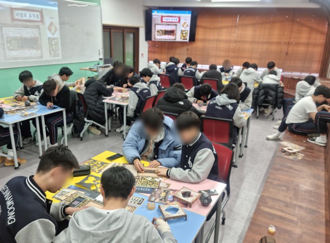 eebf6ca18de1b1de6a3085cdbdb79390.jpg